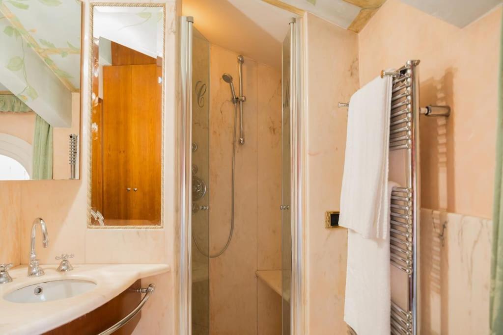 Apartamento Carbonesi Luxury - Centro Storico Bolonia Exterior foto