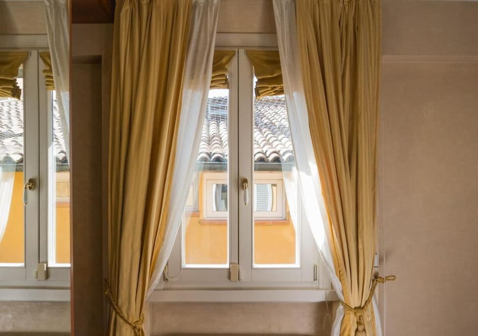 Apartamento Carbonesi Luxury - Centro Storico Bolonia Exterior foto