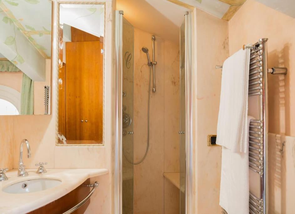 Apartamento Carbonesi Luxury - Centro Storico Bolonia Exterior foto