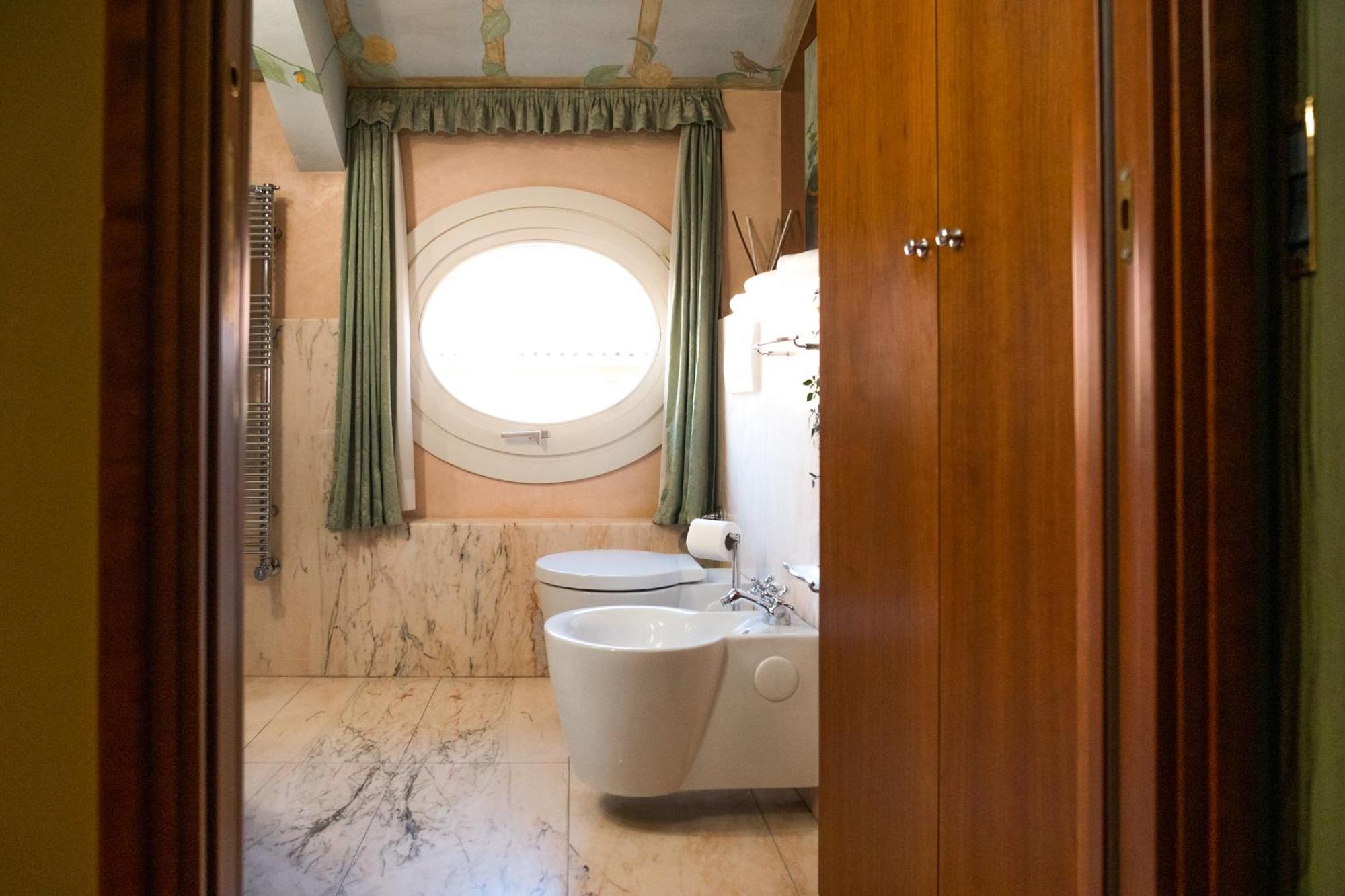 Apartamento Carbonesi Luxury - Centro Storico Bolonia Exterior foto